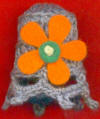 GRIS, CON FLOR NARANJA DE FIELTRO