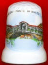PUENTE DE RIALTO - UNO DE LOS TANTOS PUENTES QUE ATRAVIESAN VENECIA Y COMUNICAN LOS PINTORESCOS BARRIOS 